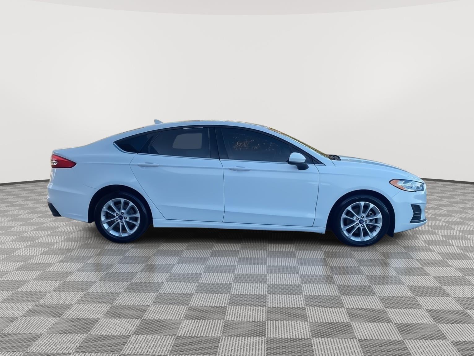 2019 Ford Fusion SE - 4