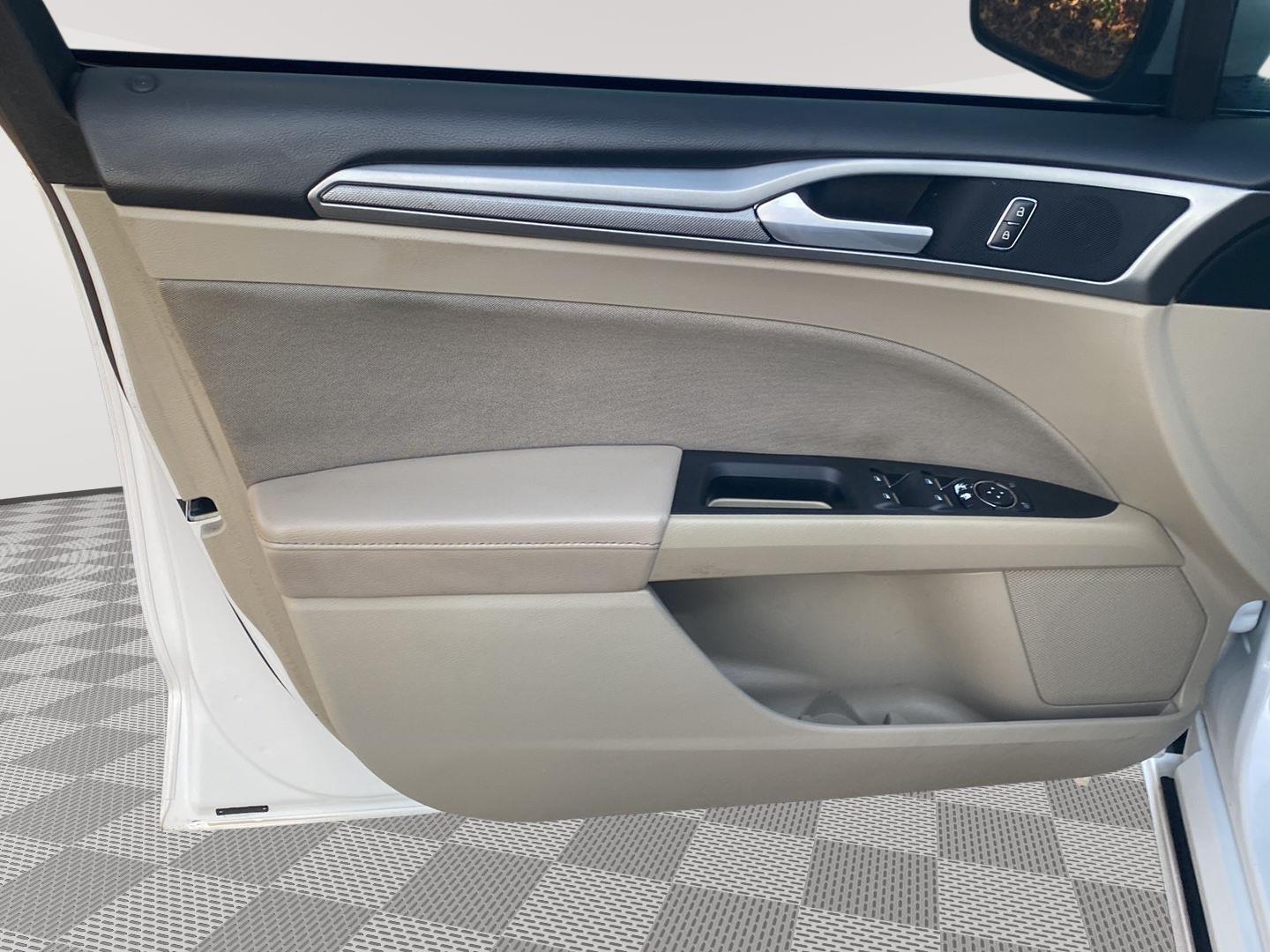 2019 Ford Fusion SE at Brad Windhams Used Cars