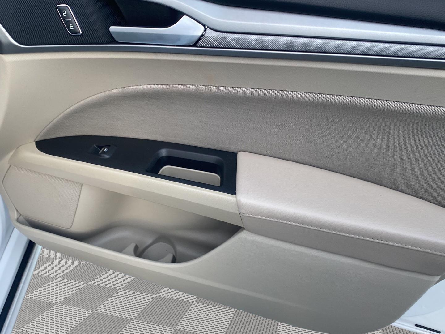 2019 Ford Fusion SE at Brad Windhams Used Cars