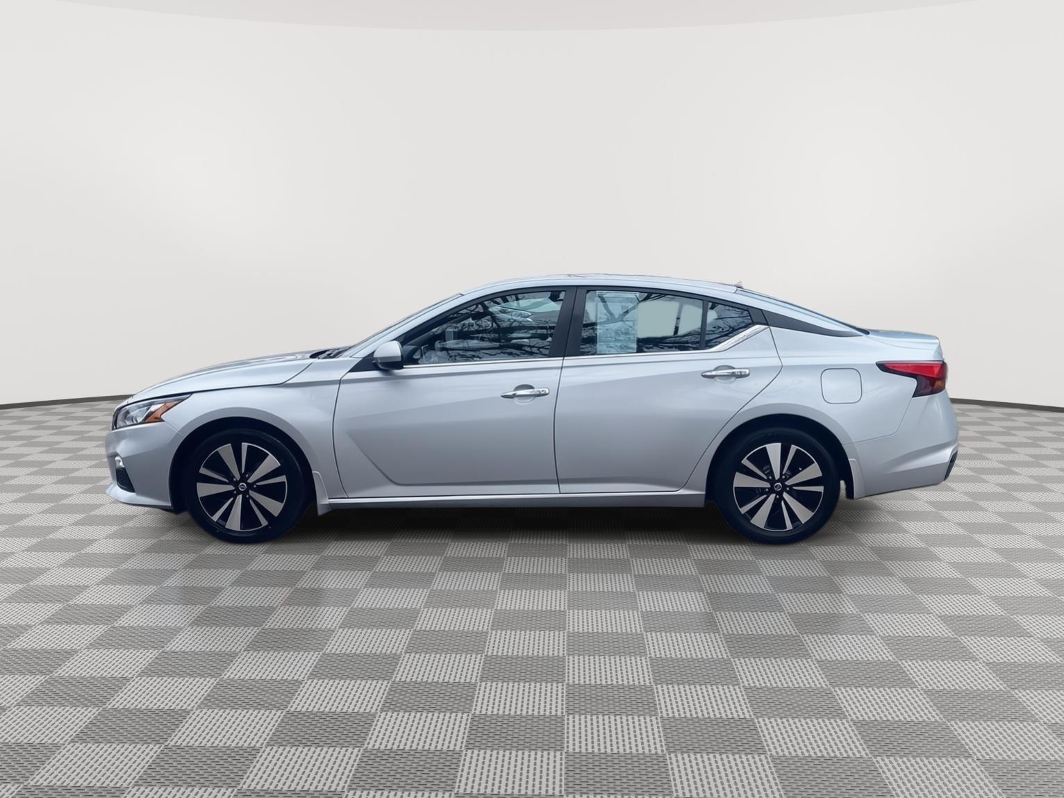 2022 Nissan Altima 2.5 SV - 11