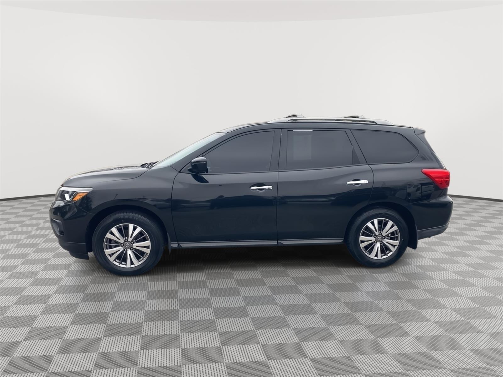 2020 Nissan Pathfinder S - 10