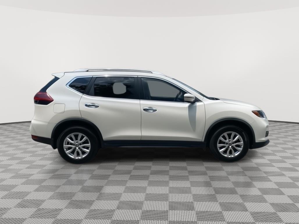2019 Nissan Rogue SV - 4
