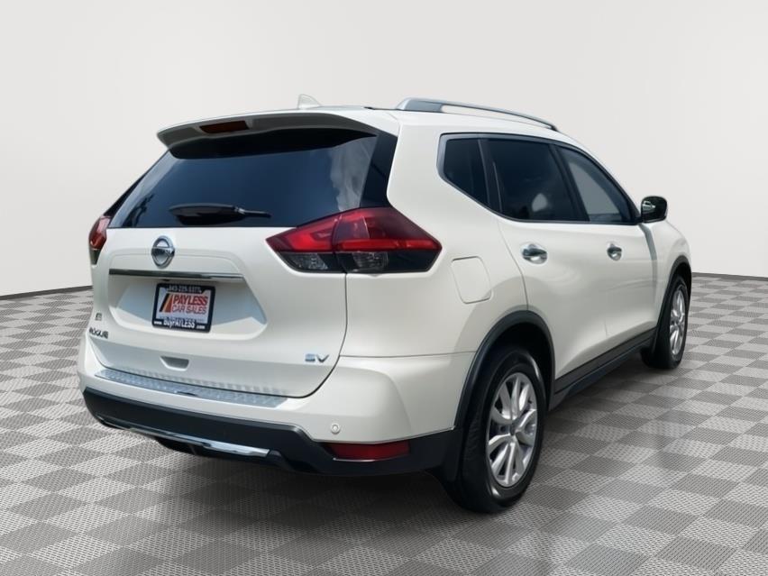 2019 Nissan Rogue SV - 5