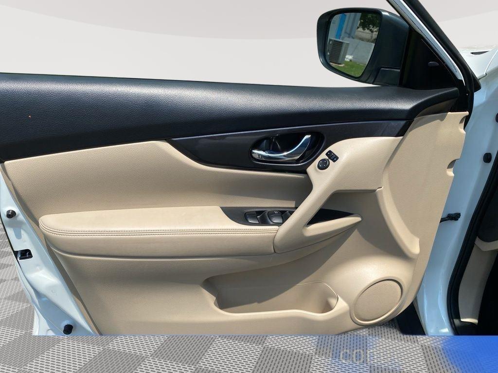 2019 Nissan Rogue SV - 10