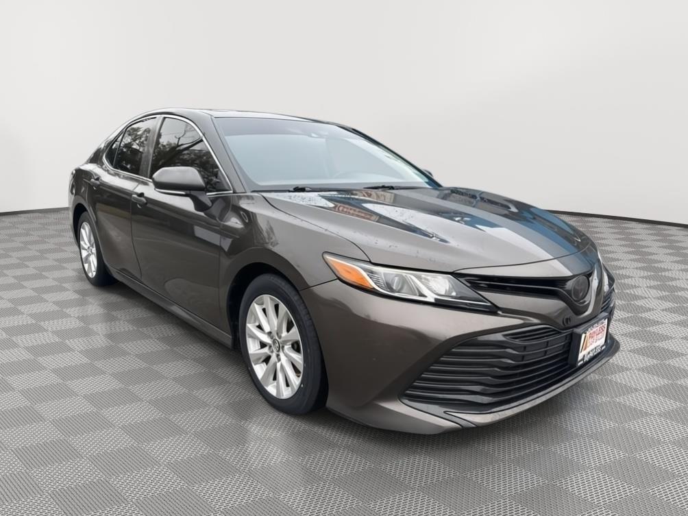 2018 Toyota Camry LE - 4