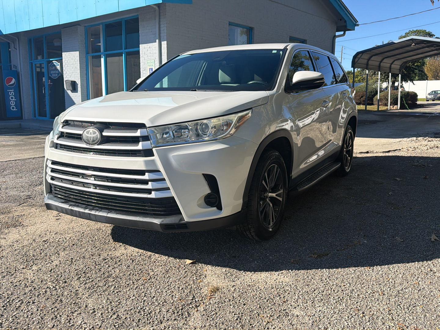 White (Blizzard Pearl) 2019 Toyota Highlander SUV / Crossover Front-Wheel Drive Automatic