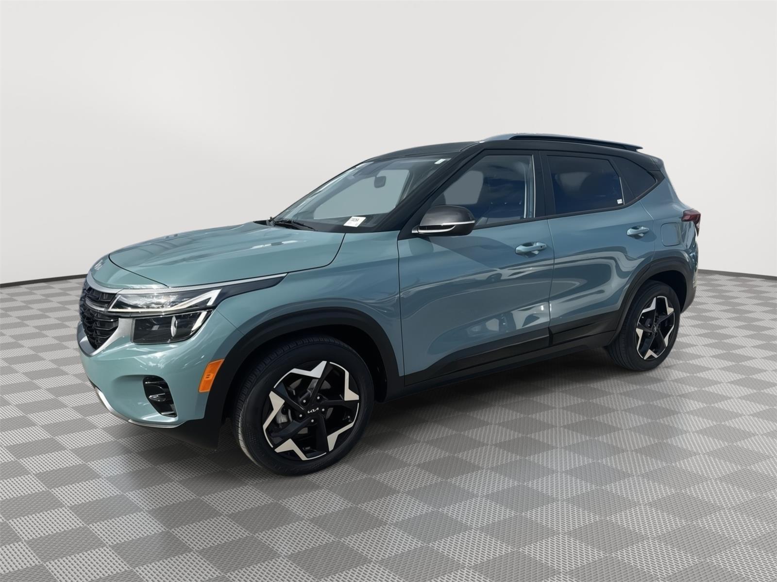 Pluton Blue/Fusion Black Roof 2025 Kia Seltos SUV / Crossover Front-Wheel Drive Continuously Variable Transmission