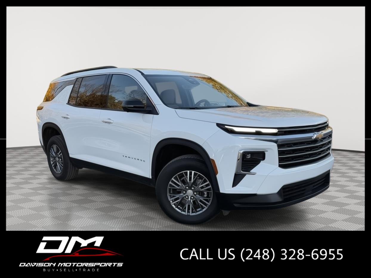 Summit White 2026 Chevrolet Traverse SUV / Crossover Four-Wheel Drive 8-Speed Automatic