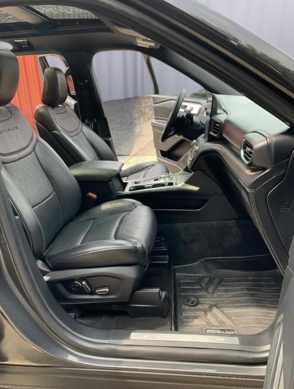 2020 Ford Explorer Platinum photo 10