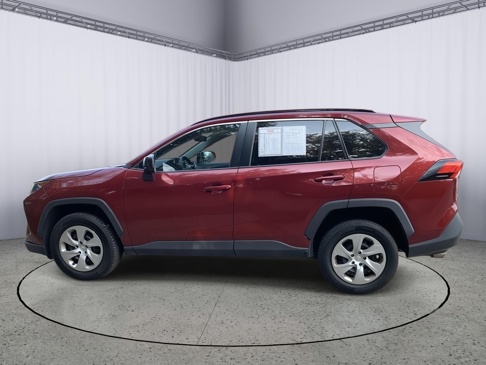 2020 Toyota RAV4 LE photo 3