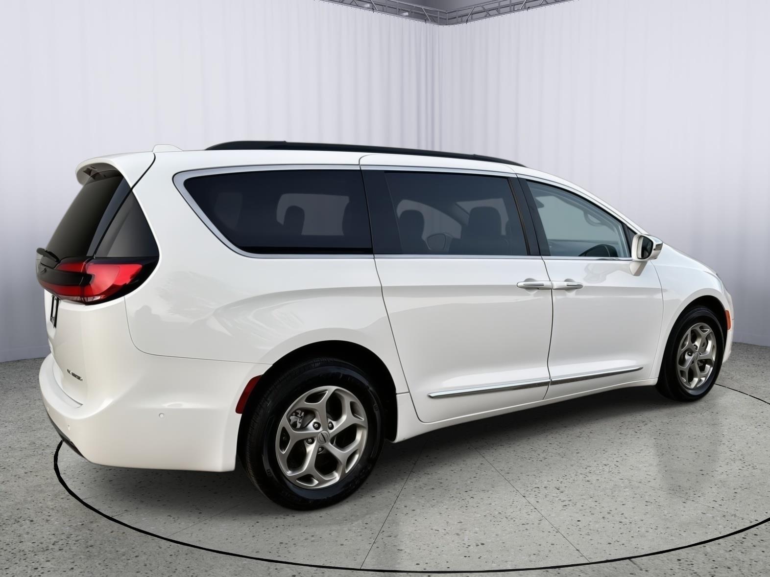 2022 Chrysler Pacifica Limited photo 5
