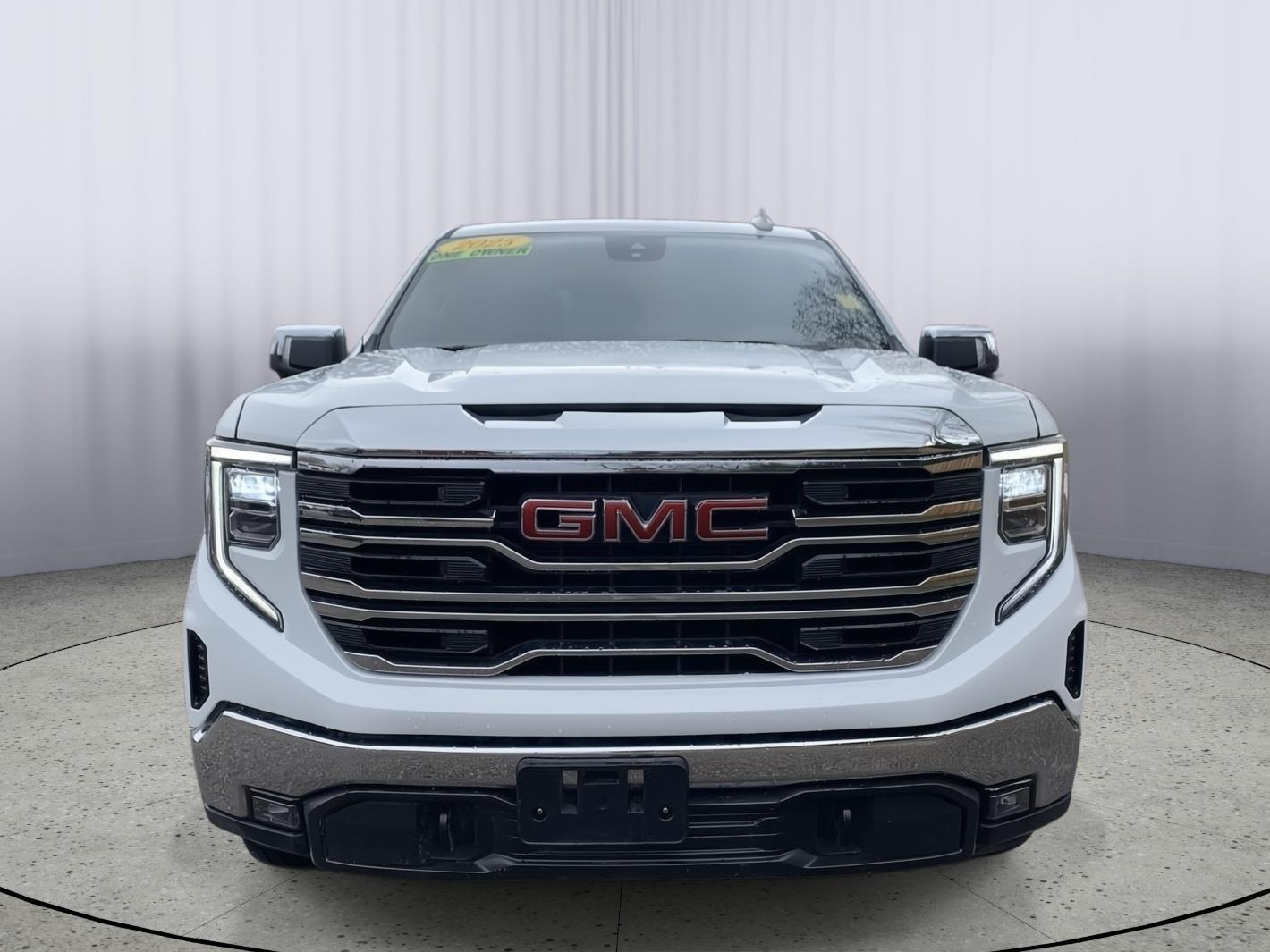 2025 GMC Sierra 4WD Crew Cab Short Box SLT's photo