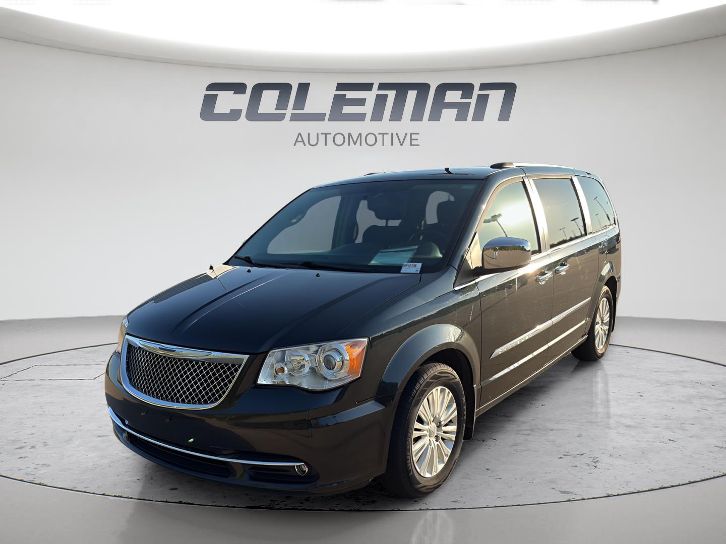 Black 2015 Chrysler Town & Country Minivan Front-Wheel Drive 