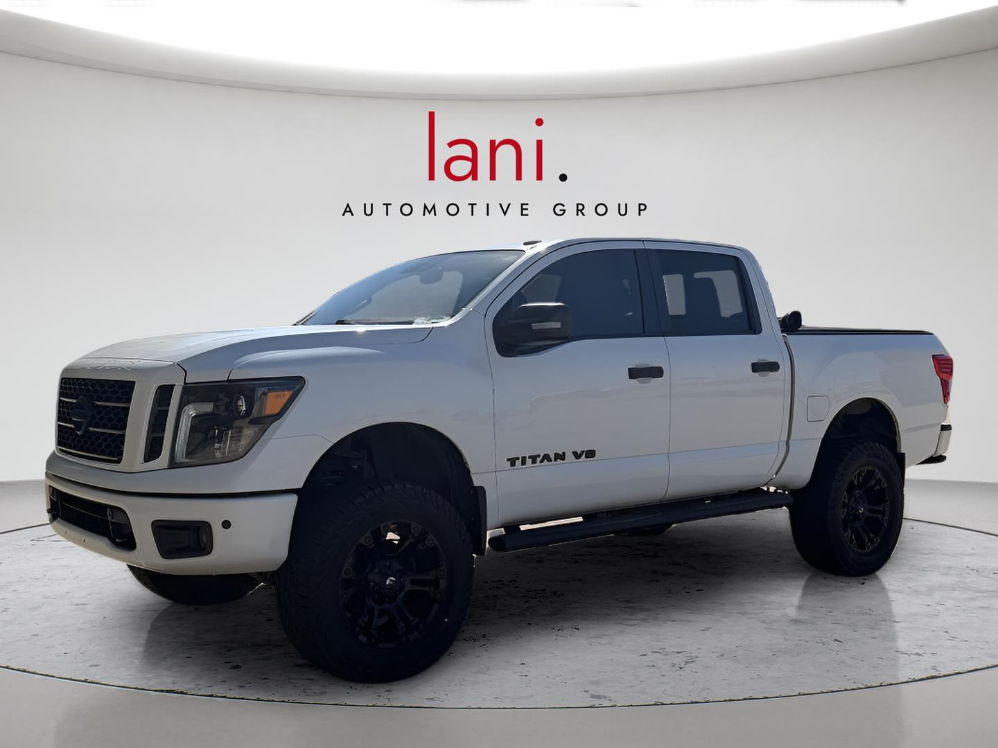 Pearl White Tricoat 2019 Nissan Titan Pickup Truck Four-Wheel Drive Automatic