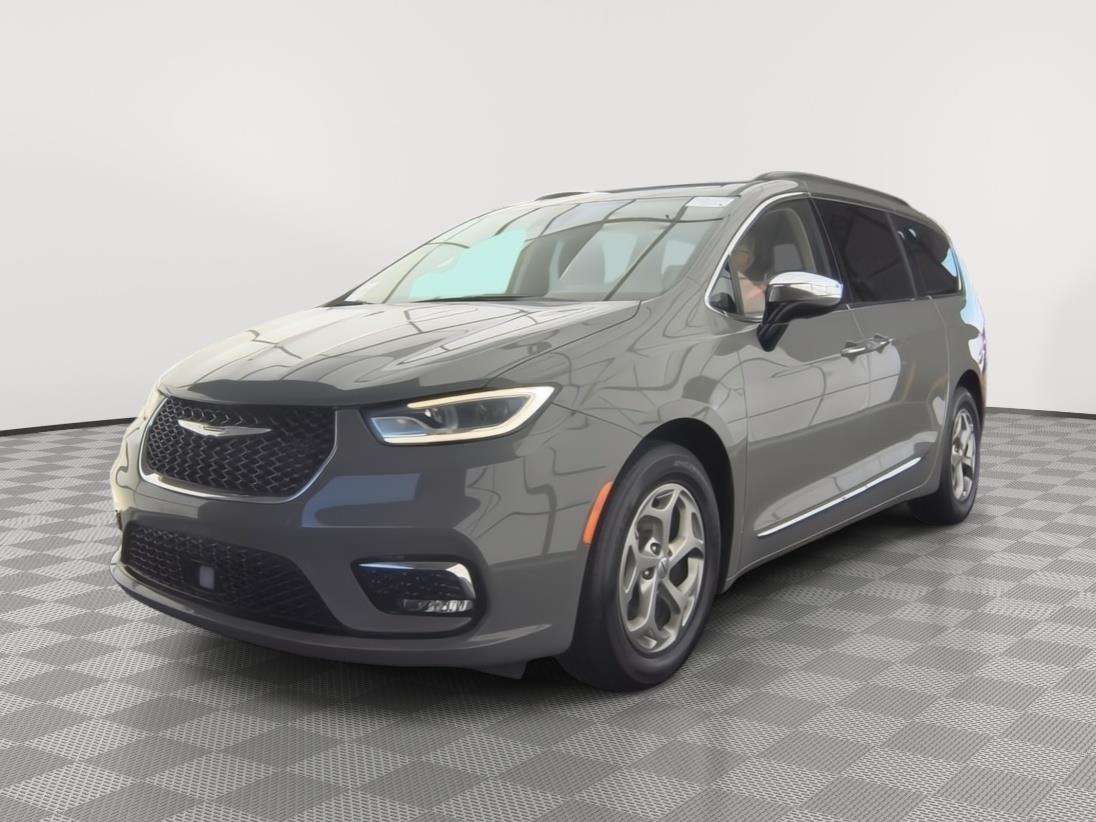 2023 Chrysler Pacifica Limited's photo