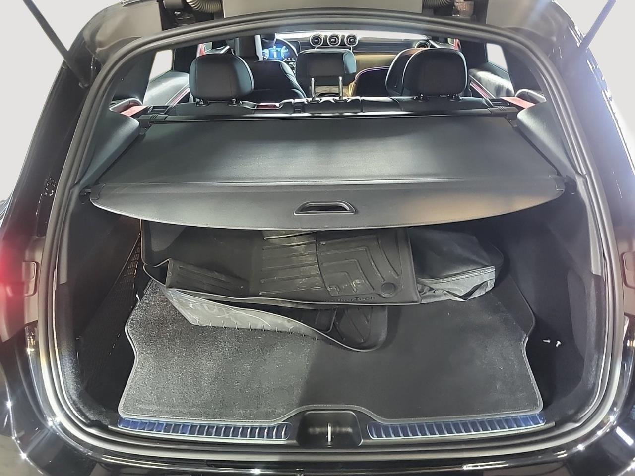 2025 Mercedes-Benz GLC photo 12