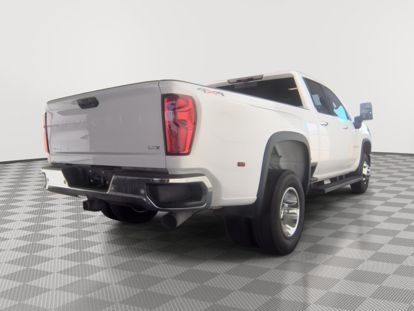 2024 Chevrolet Silverado 3500HD photo 2