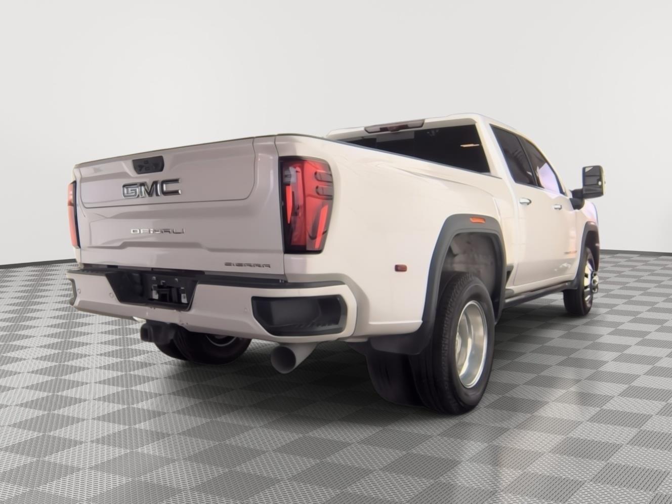 2024 GMC Sierra 3500HD photo 2