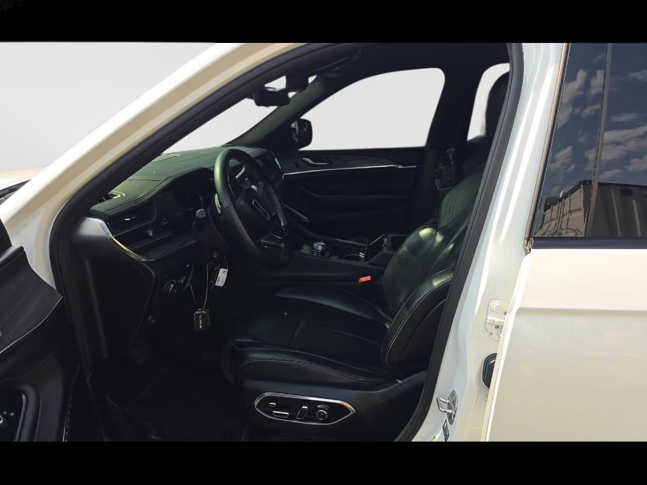 2023 Jeep Grand Cherokee 4xe photo 3