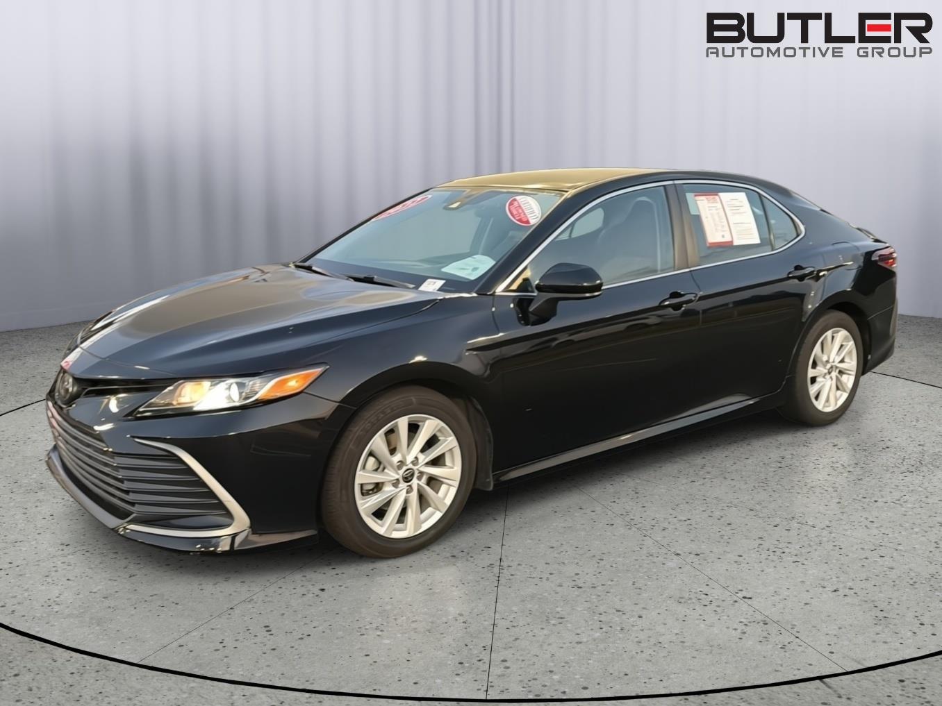 Midnight Black Metallic 2022 Toyota Camry Sedan Front-Wheel Drive 8-Speed Automatic