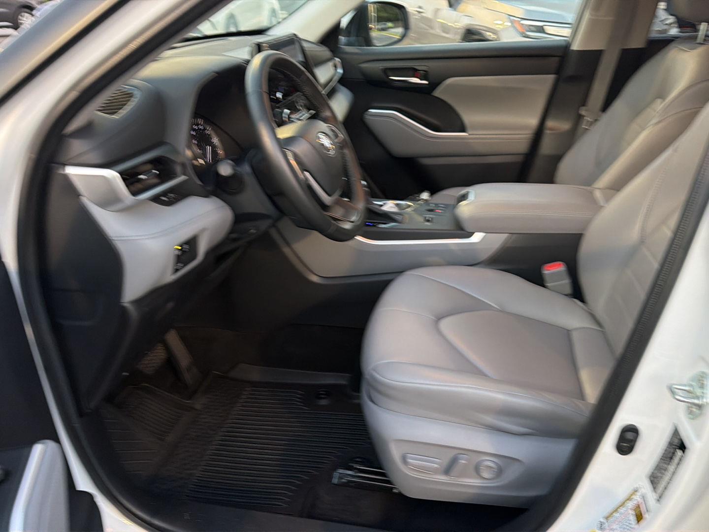 Used 2023 Toyota Highlander SUV