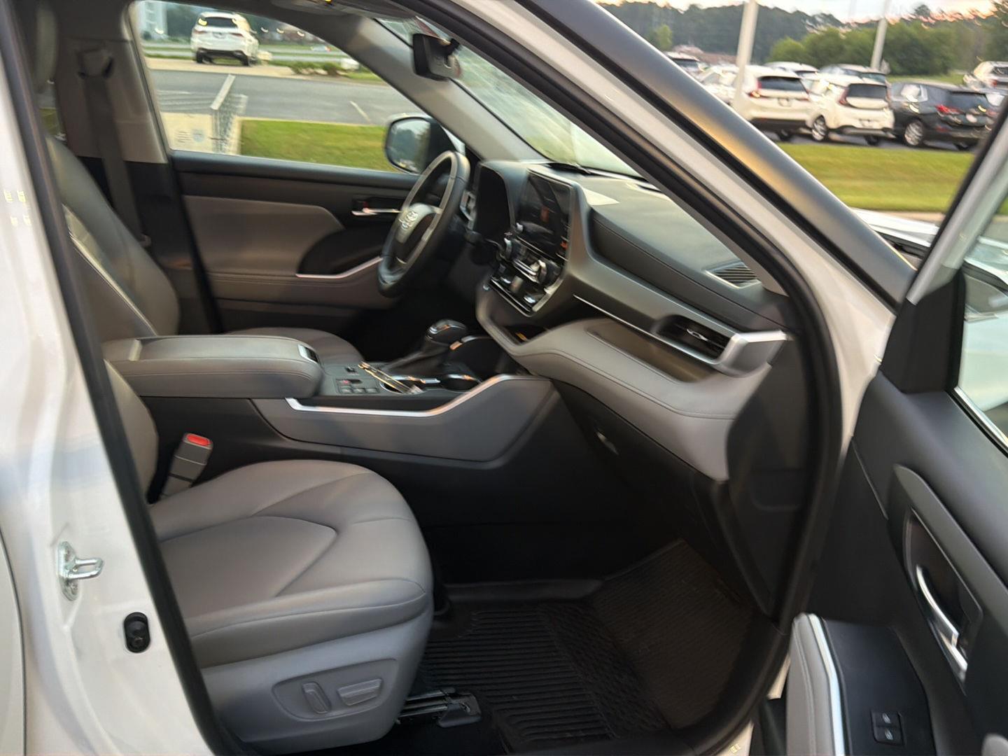 Used 2023 Toyota Highlander SUV