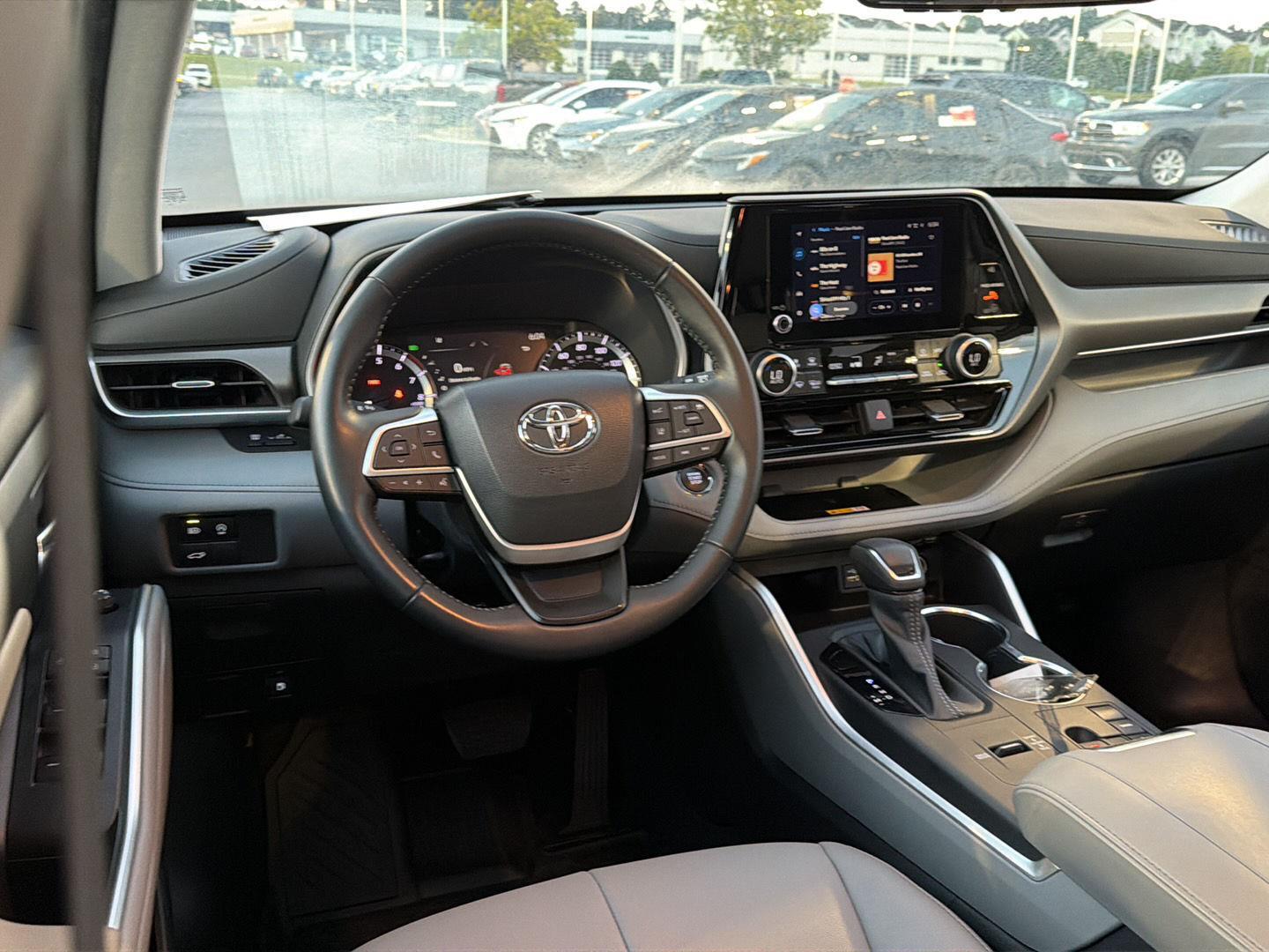 Used 2023 Toyota Highlander SUV