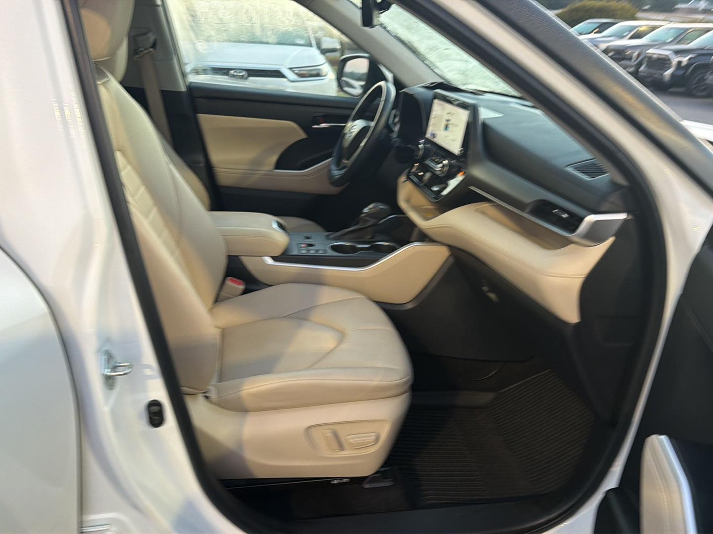 Used 2023 Toyota Highlander SUV