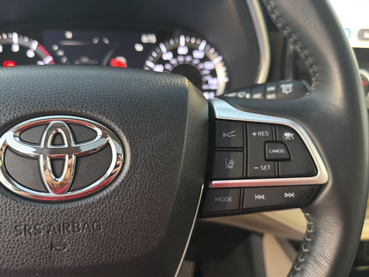 Used 2023 Toyota Highlander SUV