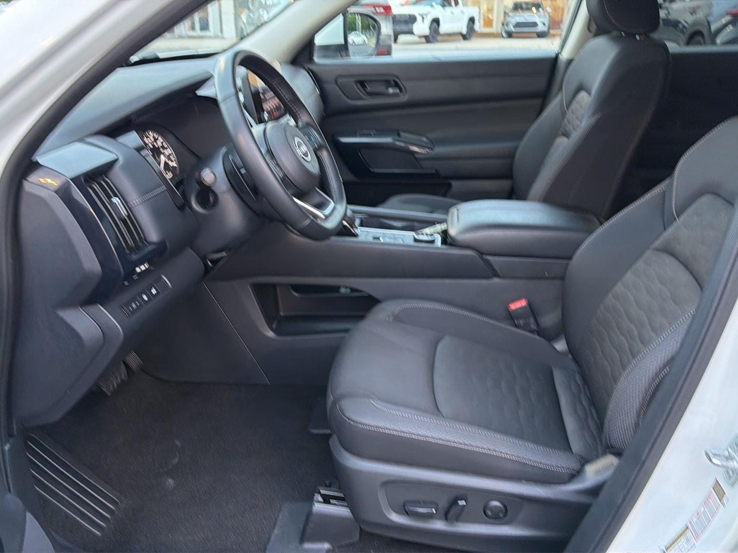 Used 2025 Nissan Pathfinder SUV