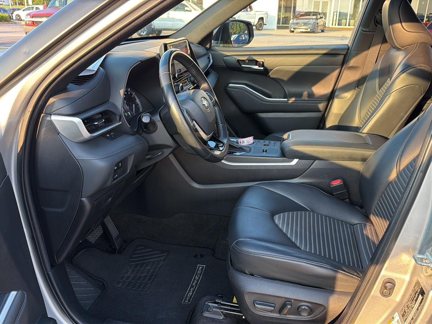 Used 2023 Toyota Highlander SUV