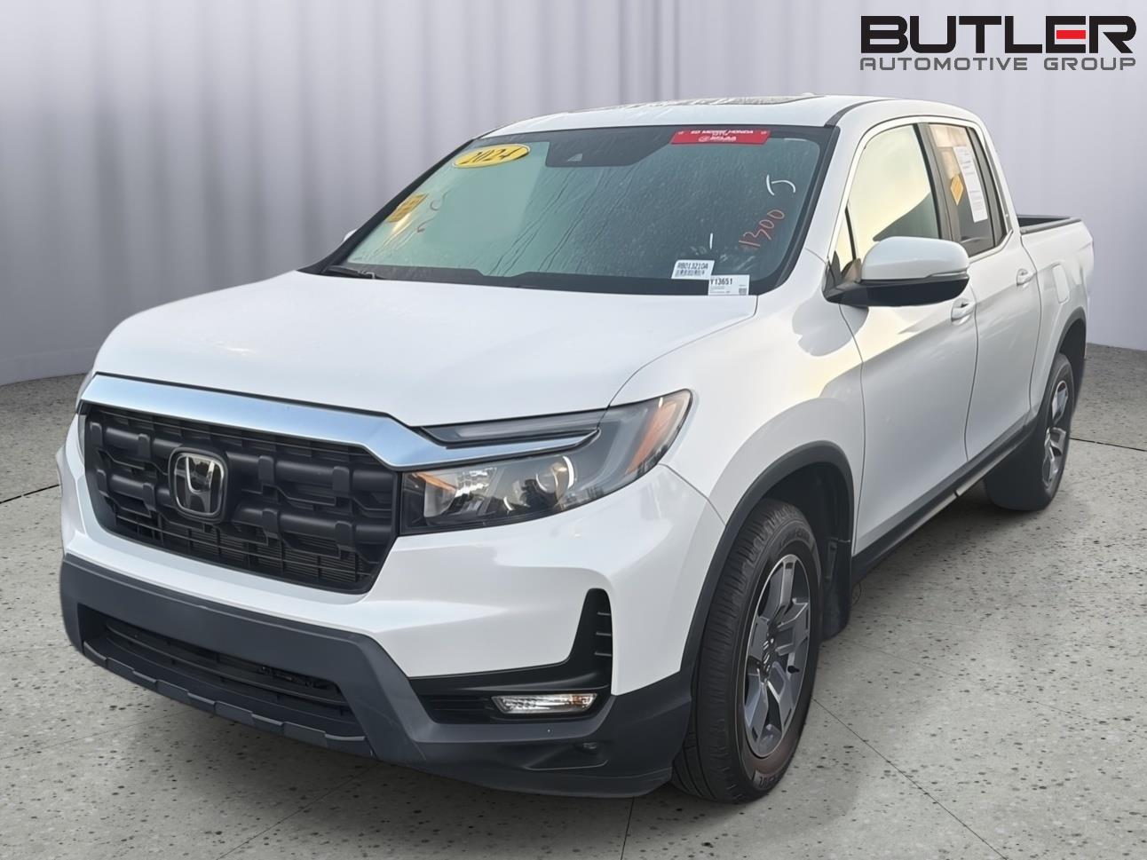 Platinum White Pearl 2024 Honda Ridgeline Pickup Truck All-Wheel Drive 9-Speed Automatic