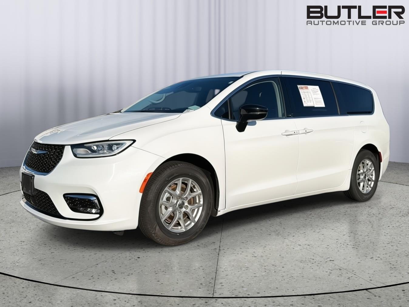 Bright White Clearcoat 2024 Chrysler Pacifica Minivan Front-Wheel Drive 9-Speed Automatic