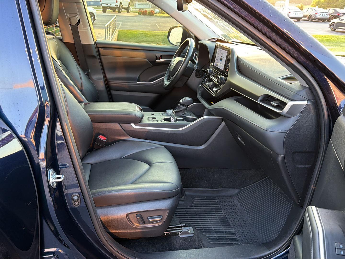 Used 2023 Toyota Highlander SUV