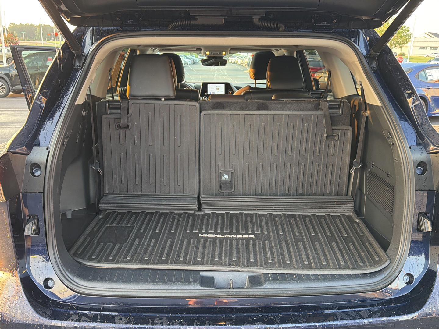 Used 2023 Toyota Highlander SUV