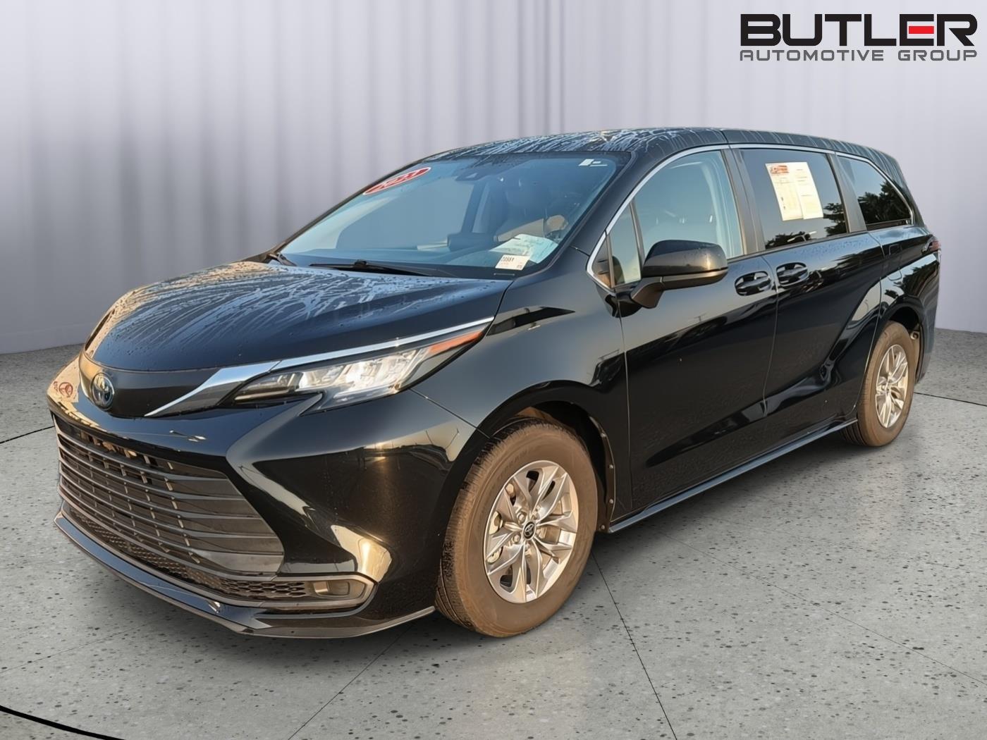 Used 2023 Toyota Sienna Van