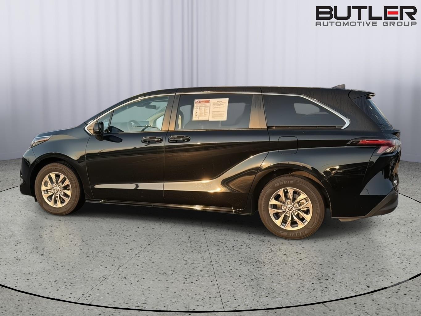 Used 2023 Toyota Sienna Van