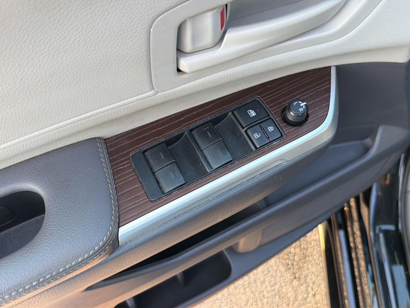 Used 2023 Toyota Sienna Van