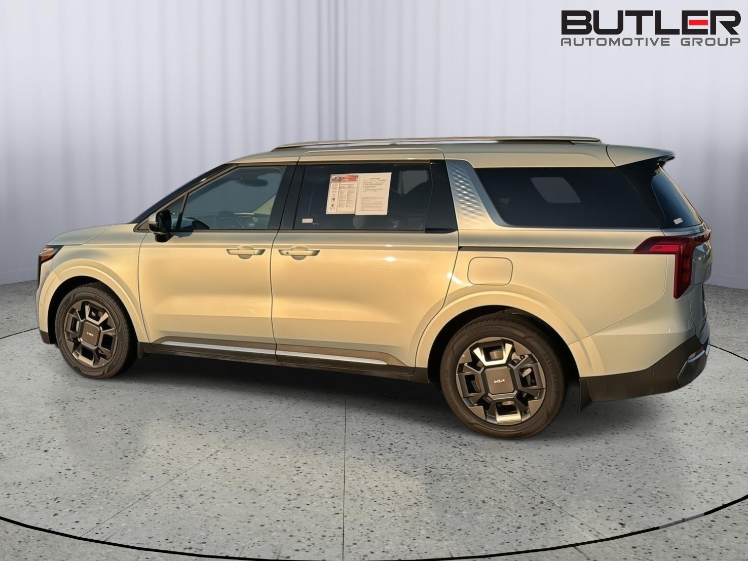 Used 2025 Kia Carnival Hybrid Van