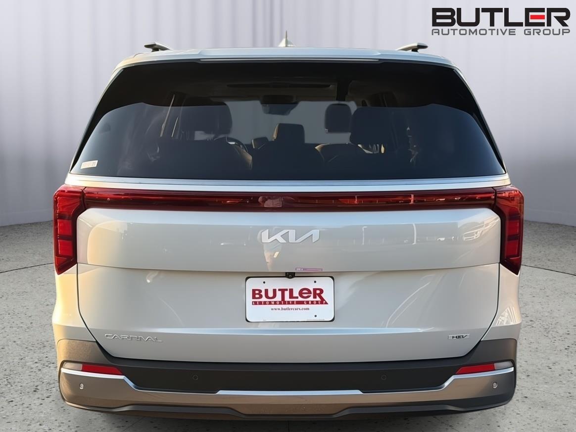 Used 2025 Kia Carnival Hybrid Van