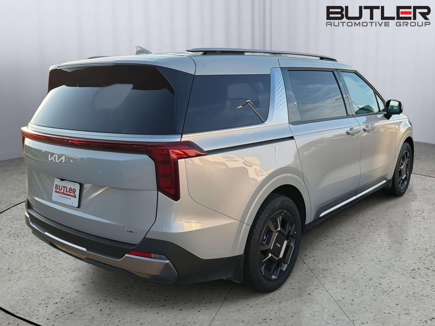 Used 2025 Kia Carnival Hybrid Van