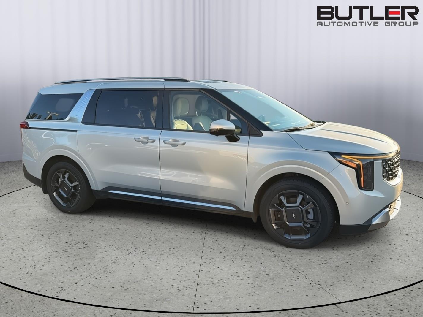 Used 2025 Kia Carnival Hybrid Van