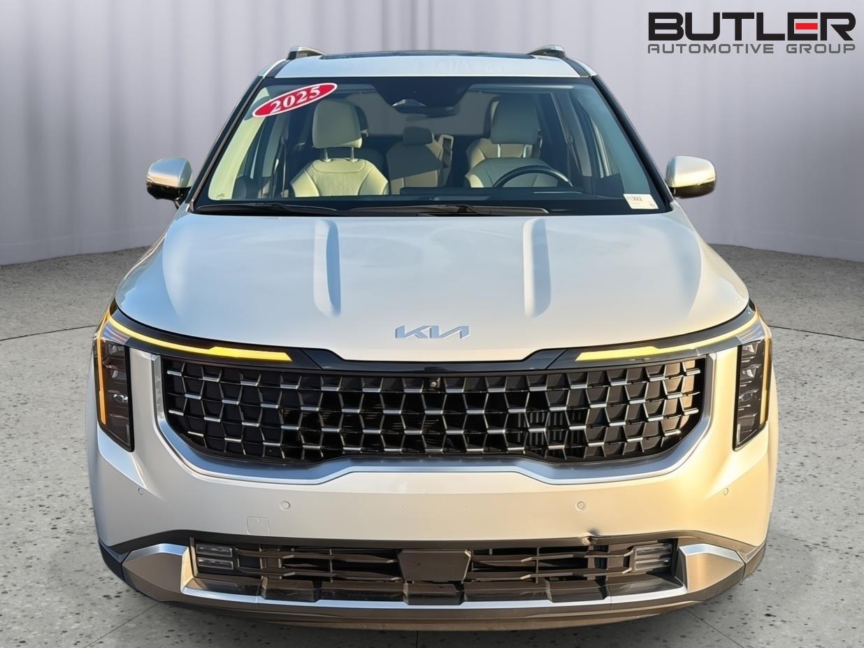 Used 2025 Kia Carnival Hybrid Van