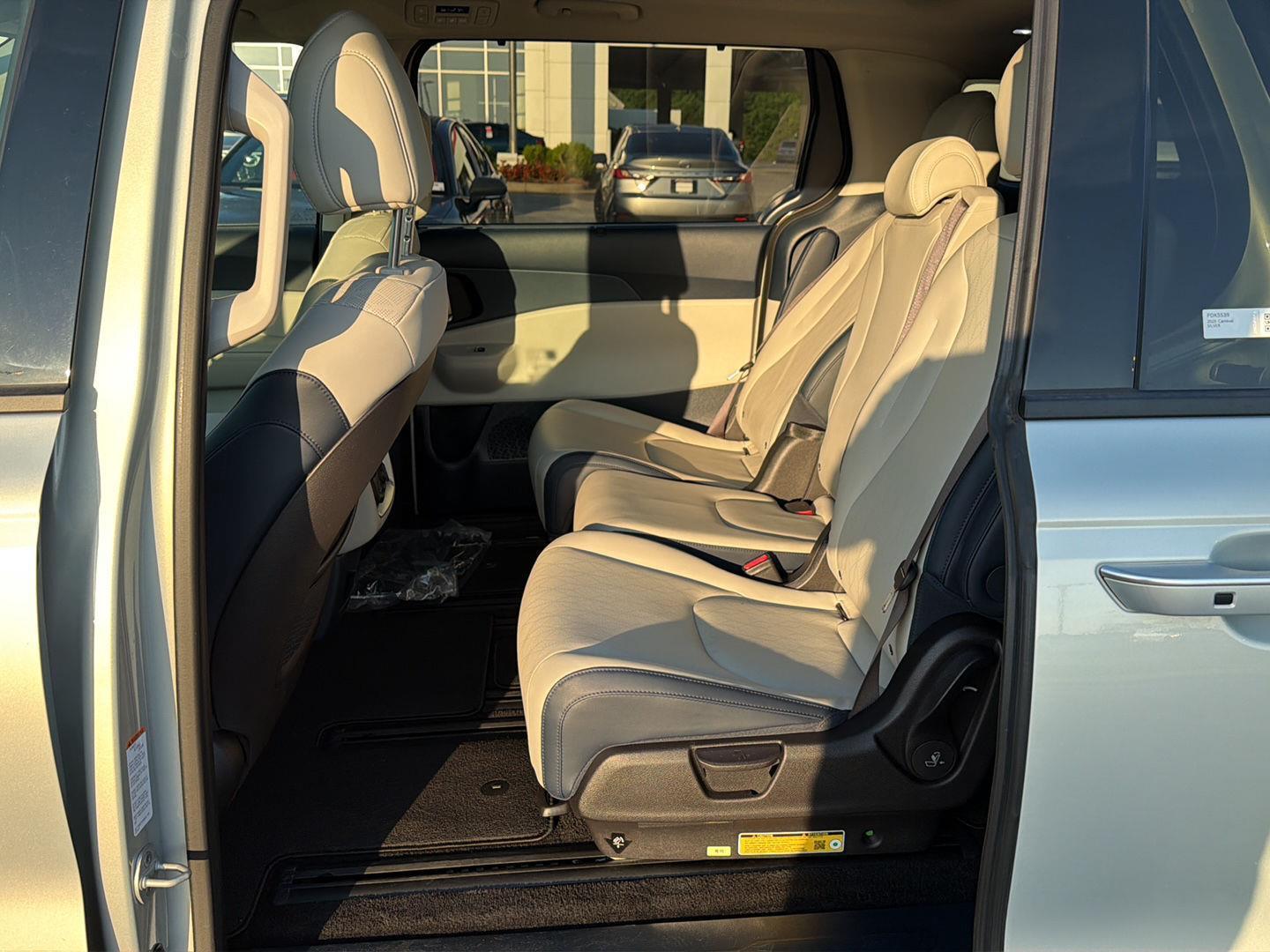 Used 2025 Kia Carnival Hybrid Van