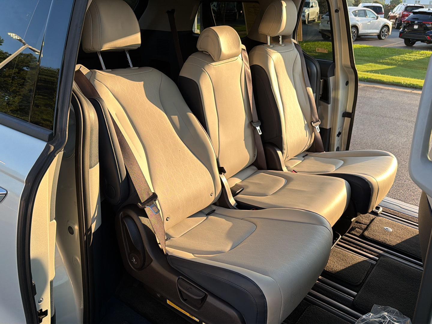 Used 2025 Kia Carnival Hybrid Van
