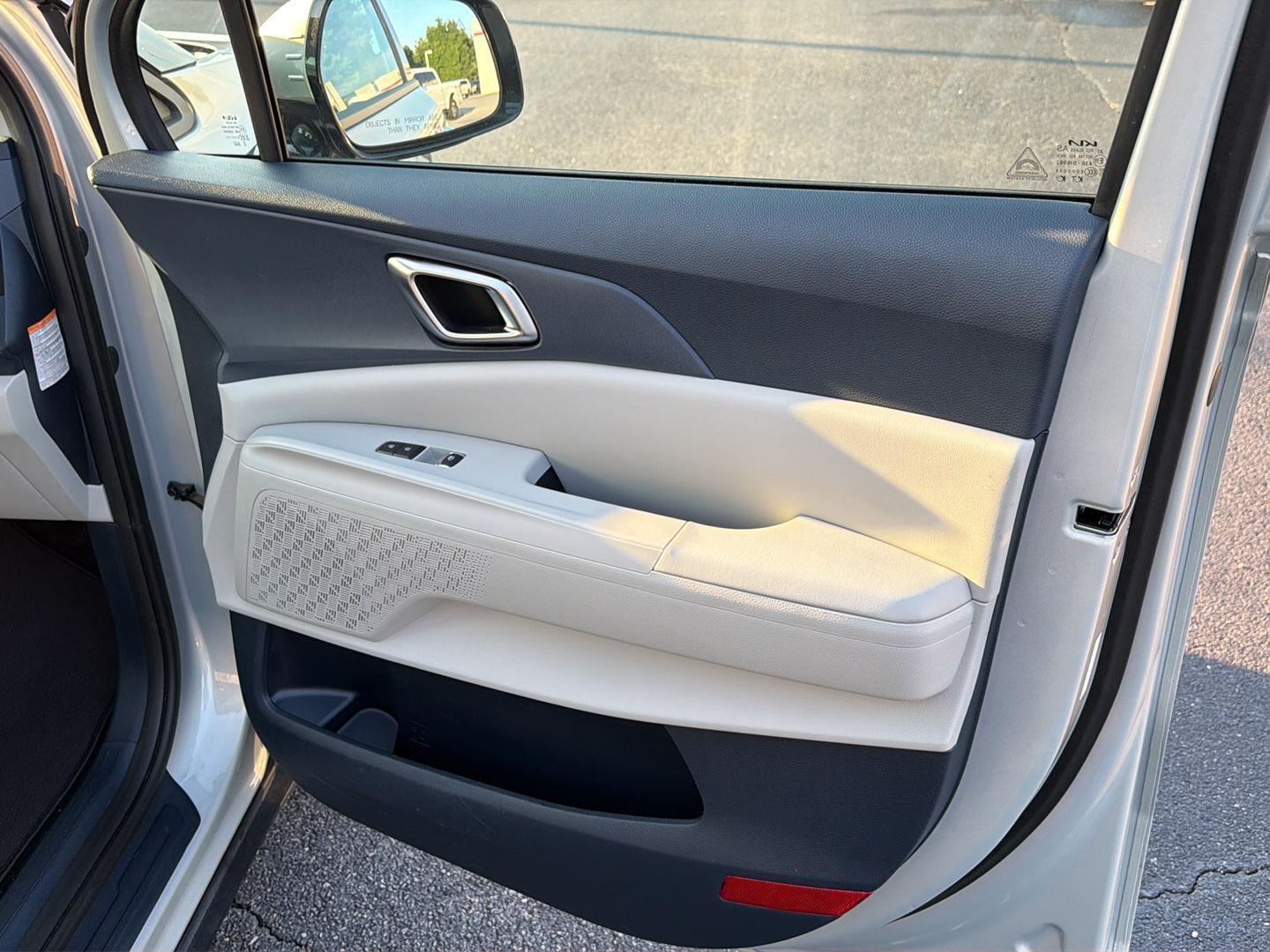 Used 2025 Kia Carnival Hybrid Van