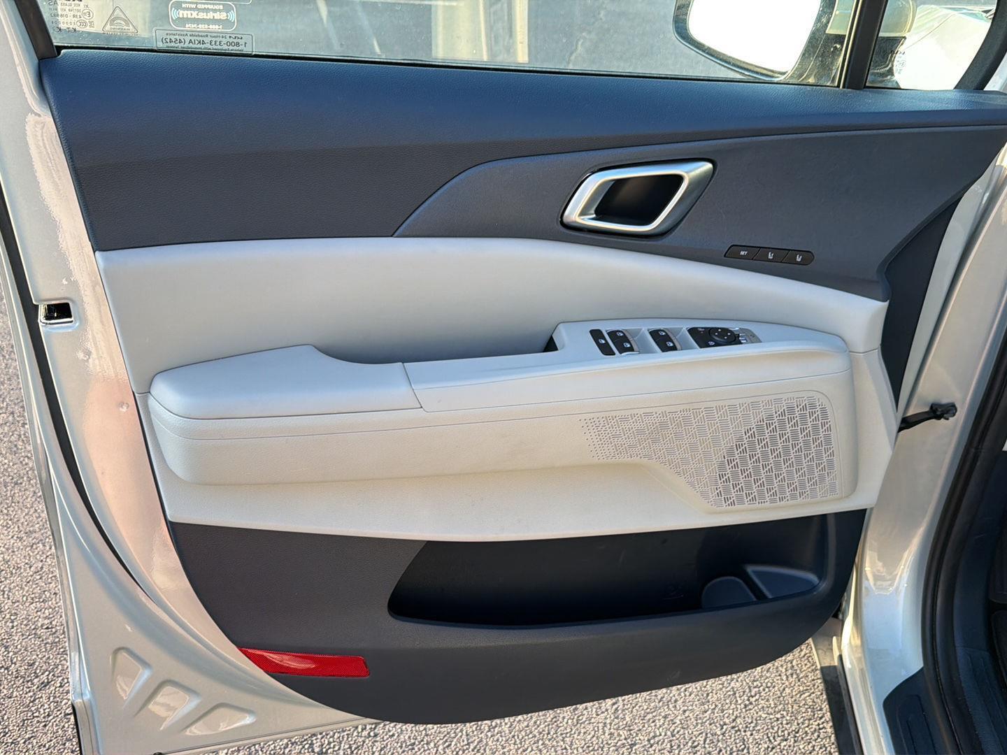 Used 2025 Kia Carnival Hybrid Van