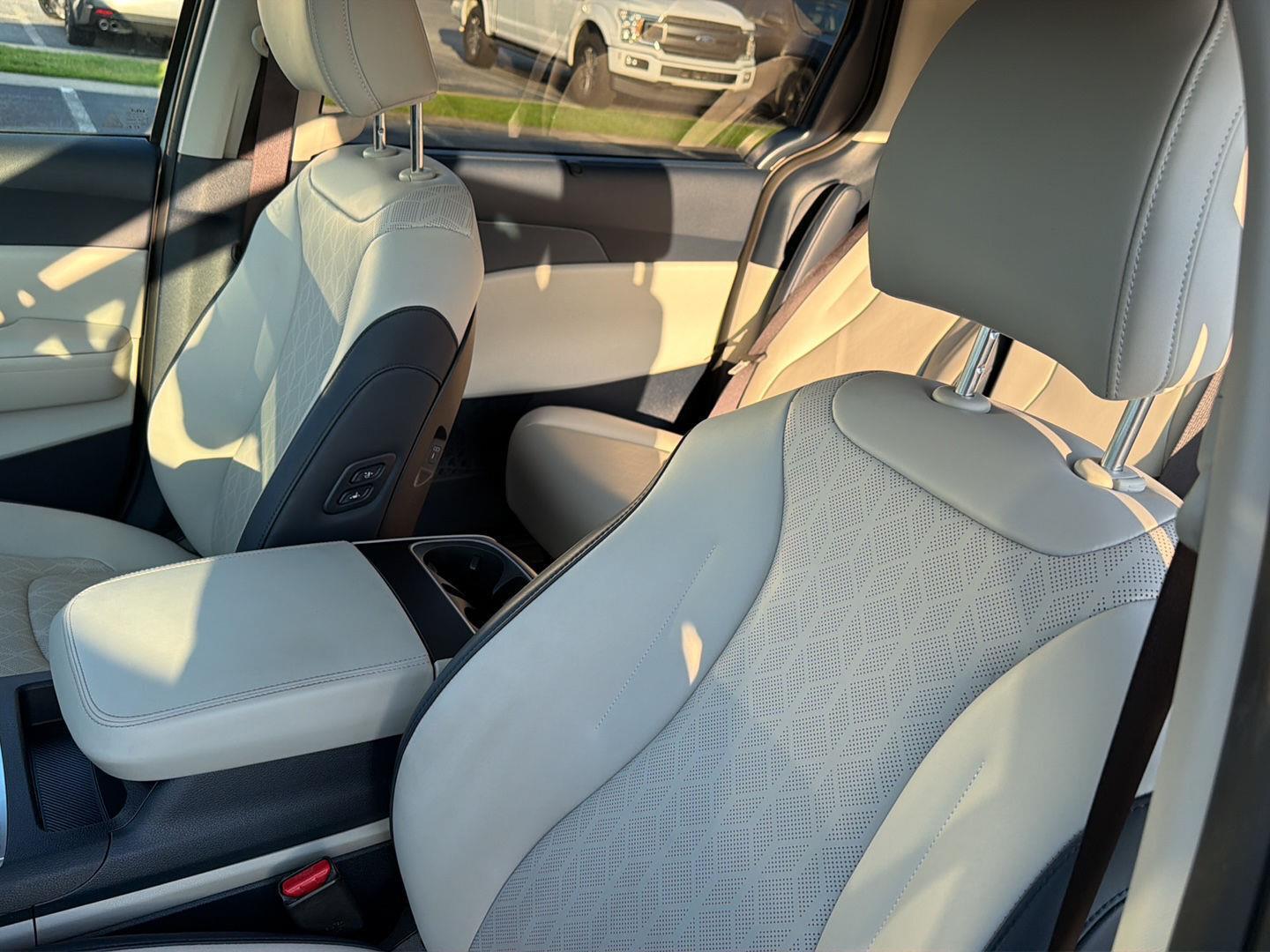 Used 2025 Kia Carnival Hybrid Van