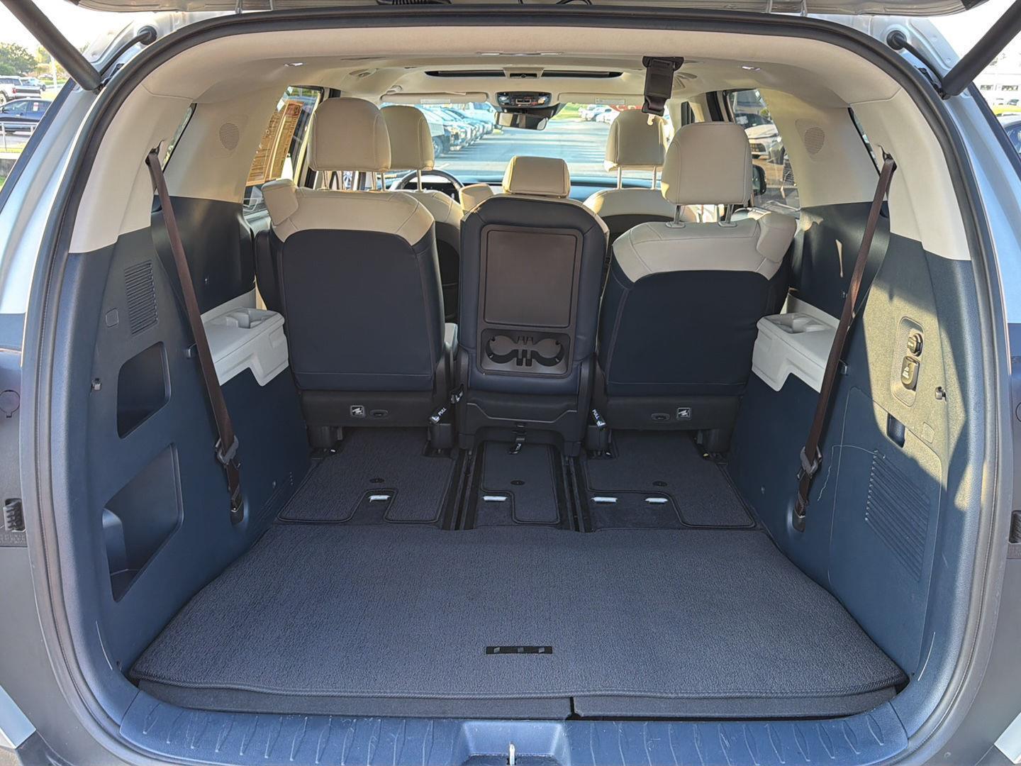 Used 2025 Kia Carnival Hybrid Van