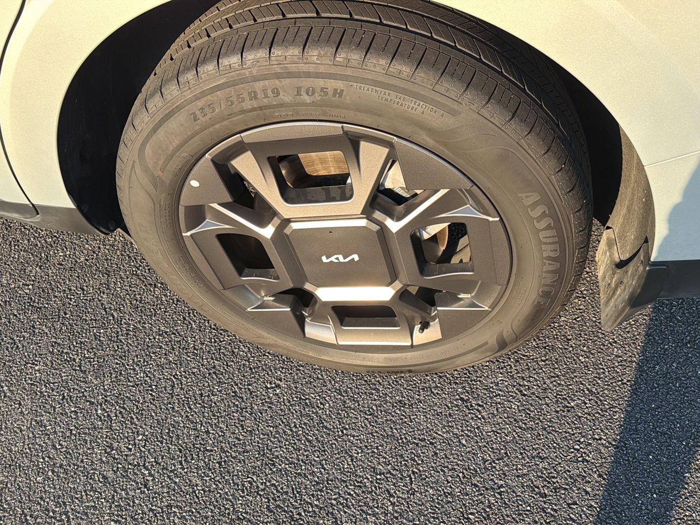 Used 2025 Kia Carnival Hybrid Van